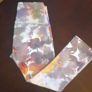 Women's 3/4 Capri Length Apana Floral Leggings size Small
